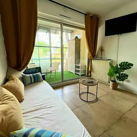 Loggia 80m De La *