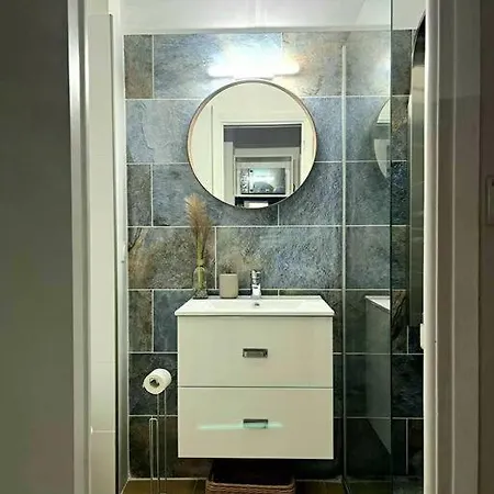 Loggia 80m De La *